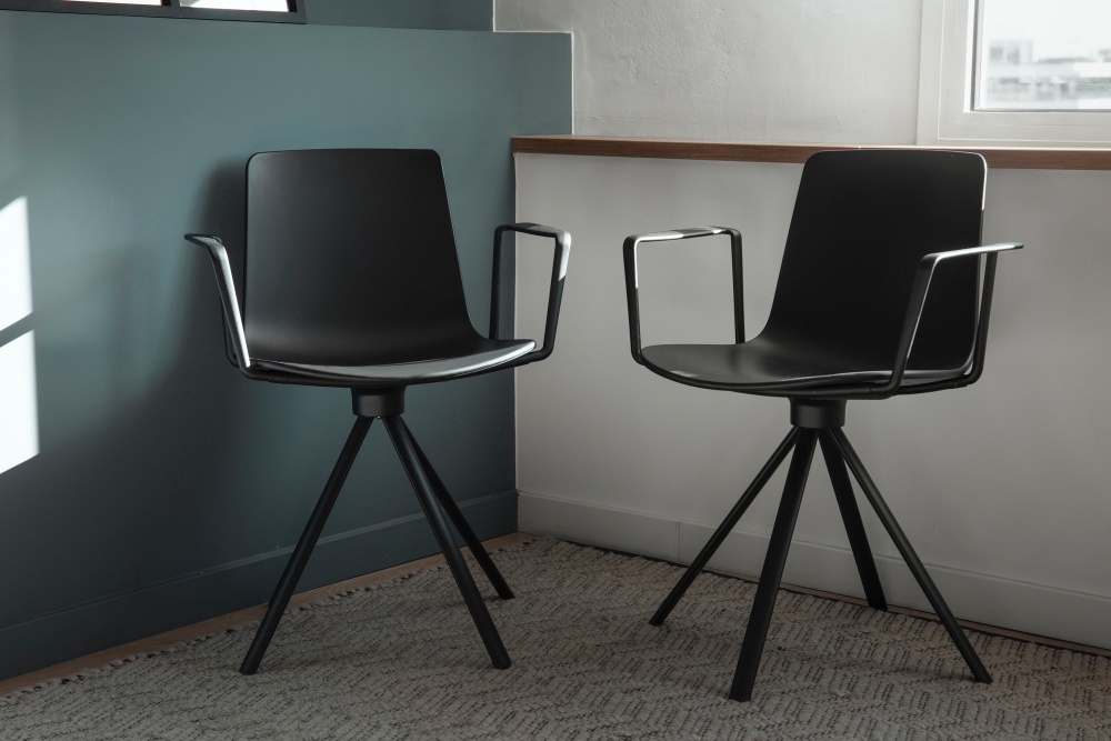 Krzesła konferencyjne – komfort i styl na spotkaniach biznesowych